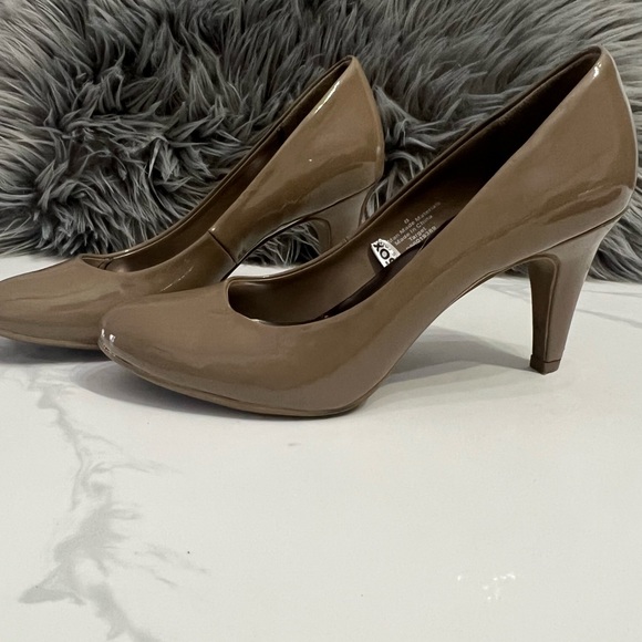 Merona Shoes - MERONA nude round toe 3in heels size 8